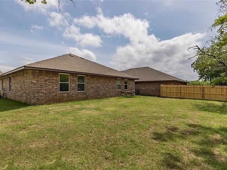 433 Chalk Hill Ct — Photo 14