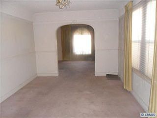 4th image of 1420 W 61st St