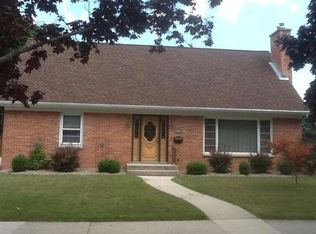 1337 N 10th St, Manitowoc, WI 54220