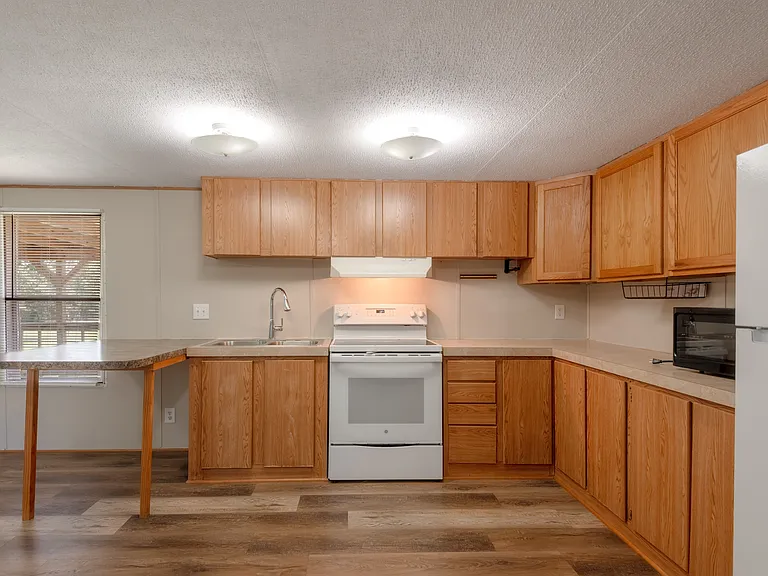 37 Riverside Ln #C — Photo 6