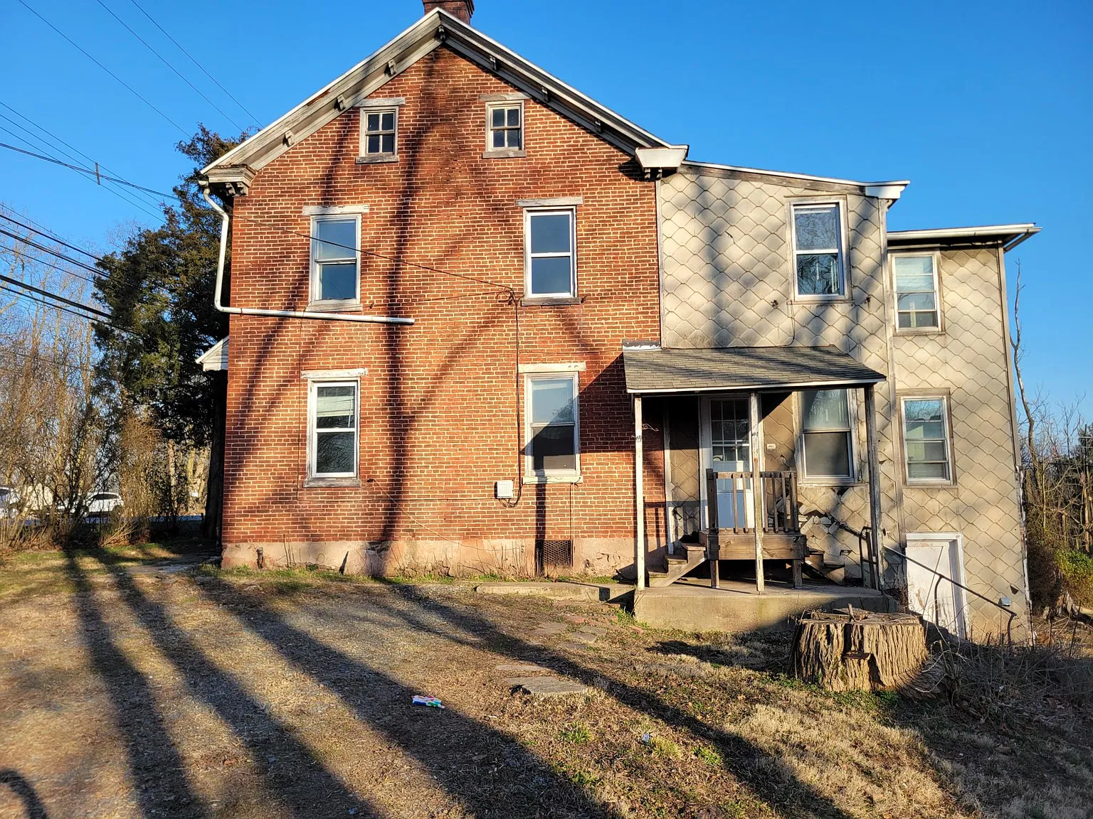 3 bed, 1255 sqft, $1,700 — Photo 1