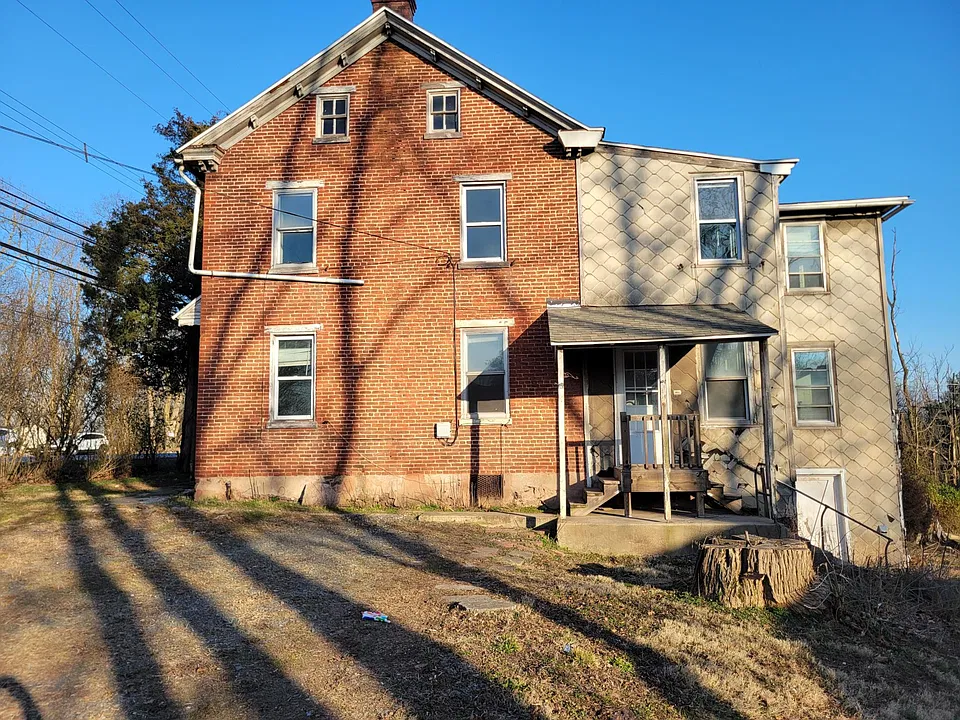 272 E Baumstown Rd