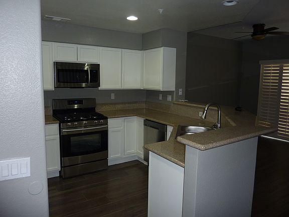 3rd image of 618 W Vermont Ave