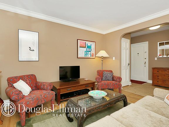 2nd image of 765 N Broadway APT 15A