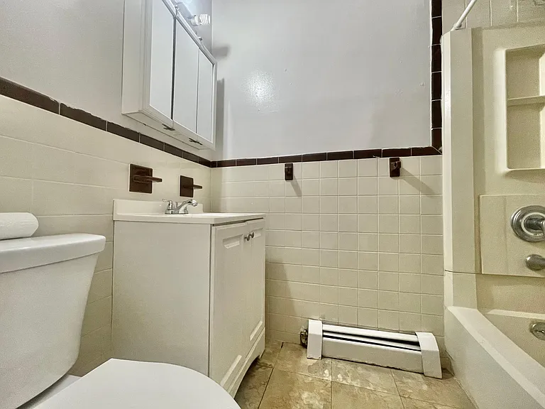 1620 E 12th St #4C — Photo 8