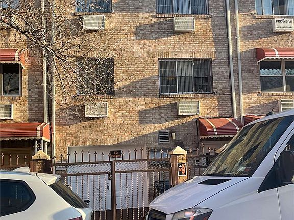 2nd image of 158 Stockholm St