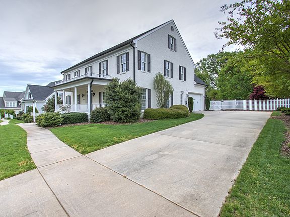 3rd image of 1985 Cedar View Dr