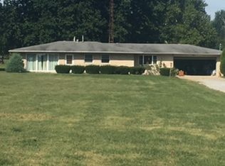 1726 N 1st St, Grayville, IL 62844