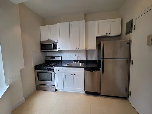 Rented by Gold & Appel Realty Corp | media 7