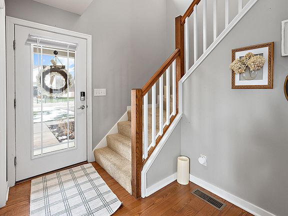 3rd image of 518 Dogwood Ln