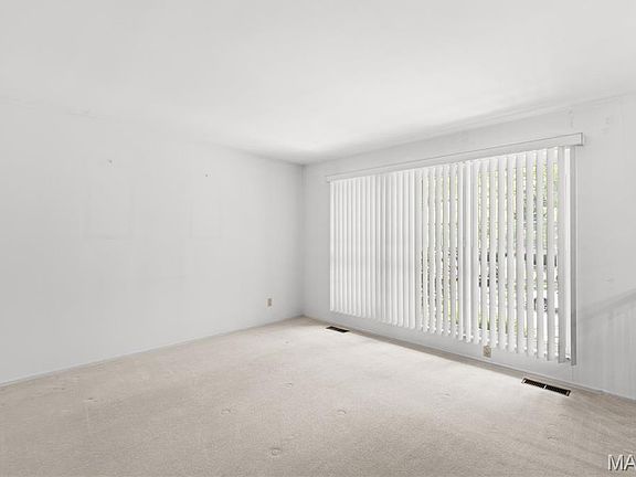 3rd image of 4831 Kerth Dr