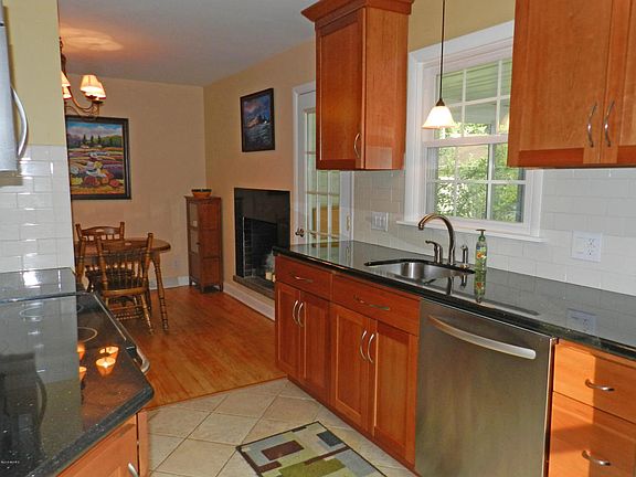 4th image of 232 Monique Dr NE