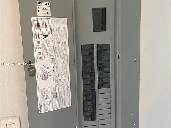 5th image of 14220 NE 3rd Ct #10A