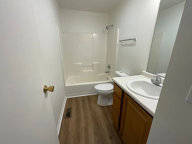 524 W Pleasant St — Photo 8