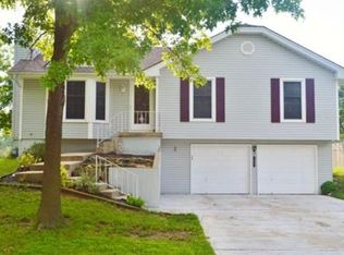 7007 Michael Ln, Pleasant Valley, MO 64068