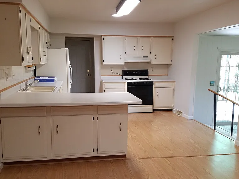 1613 Grand Ave — Photo 5