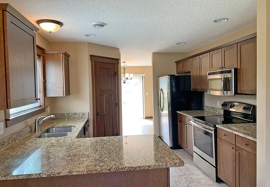 Building Photo - 25 Meadowlark Ln