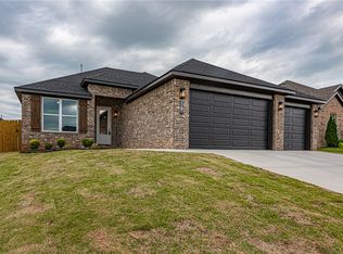 150 N Eagle Mountain St, Prairie Grove, AR 72753