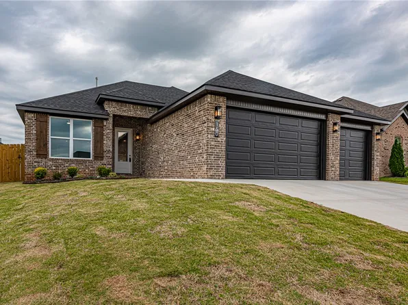 150 N Eagle Mountain St, Prairie Grove, AR 72753