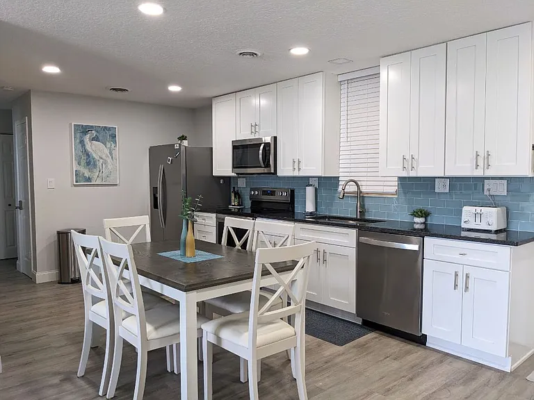 350 Taylor Ave #B22 — Photo 8