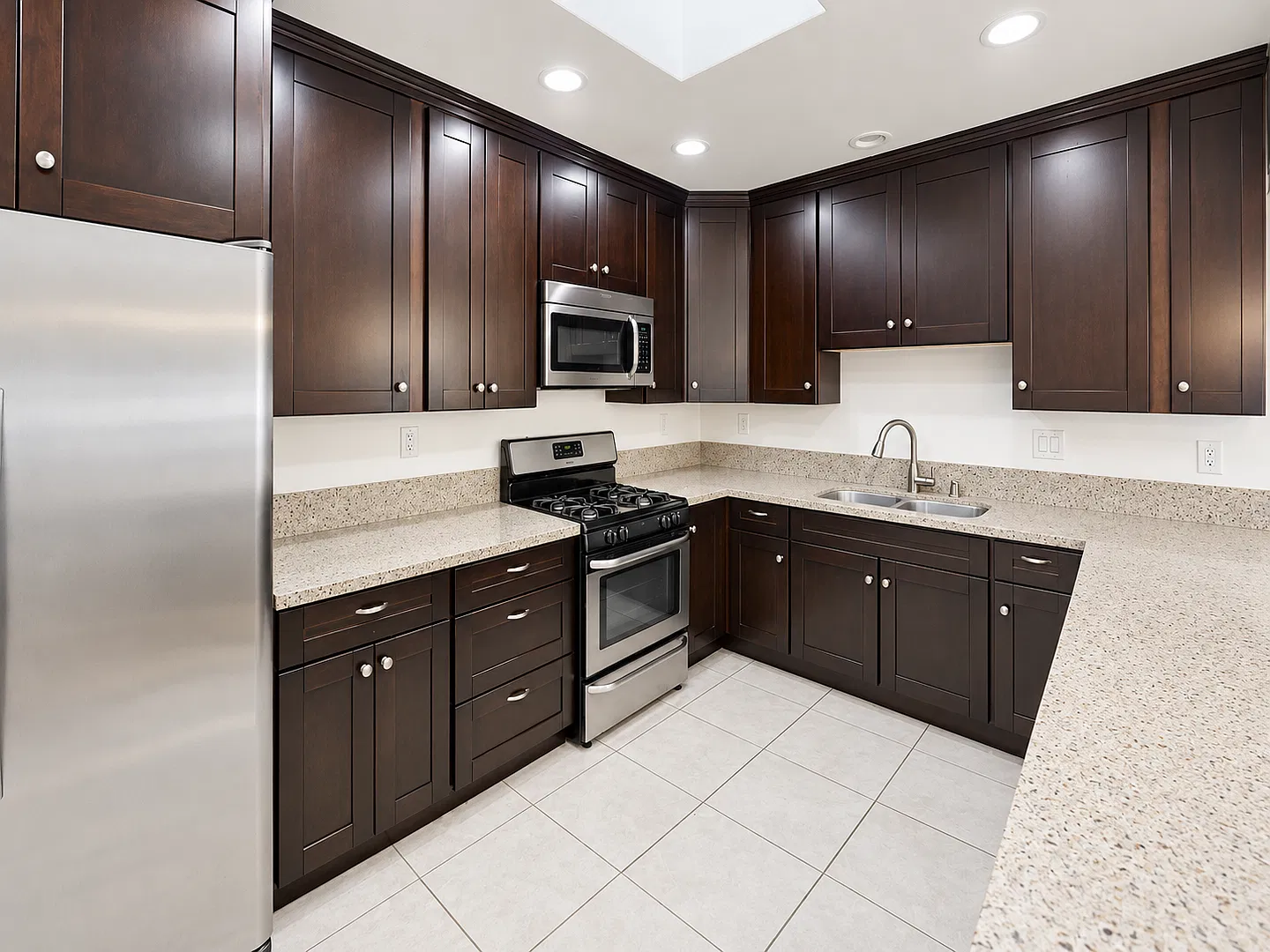 7BD/3BA, Big Driveway!! — Photo 4