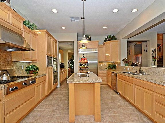 3rd image of 1789 Santorino Dr