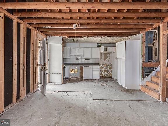 3rd image of 1254 Washington Dr