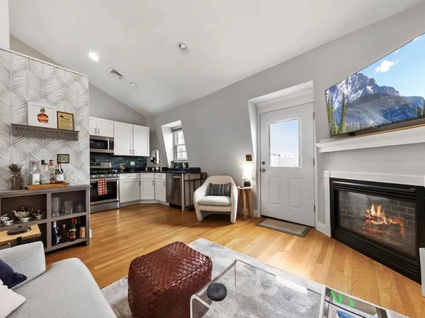 160 I St #3, South Boston, MA 02127