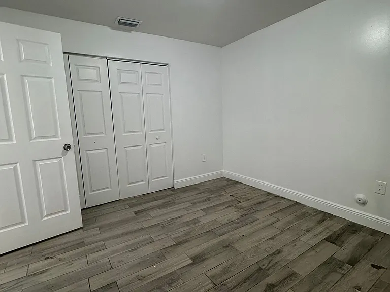 22250 Miami Ave — Photo 9