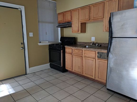 2nd image of 5858 S King Dr APT 1