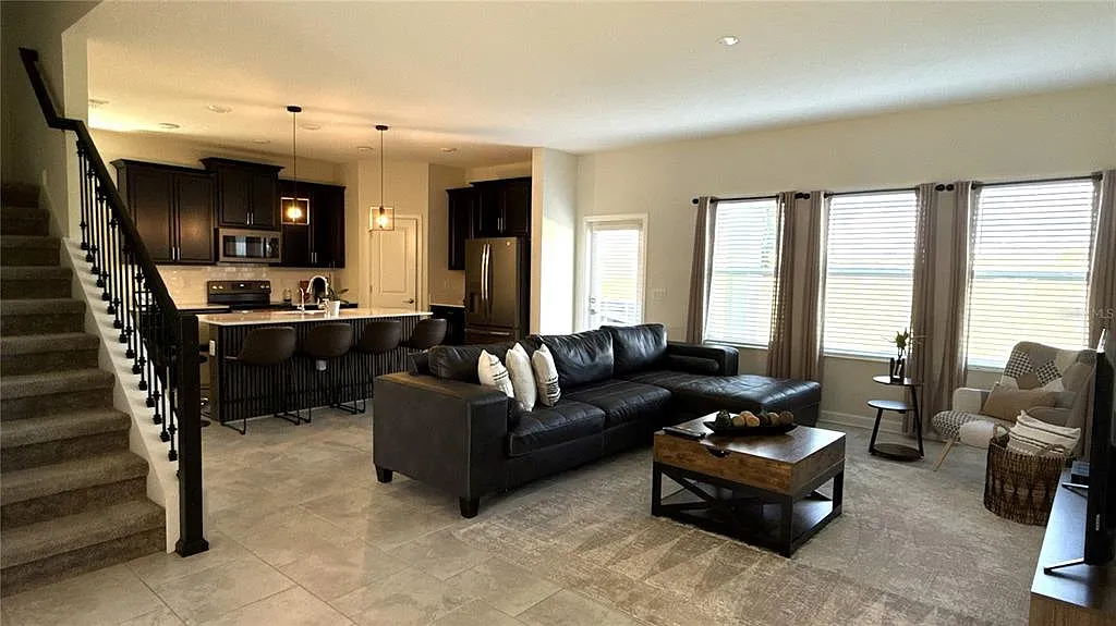 3 bed, 2.5 bath, 2076 sqft, $2,600 — Photo 3
