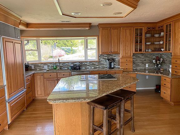 Kitchen (remodeled 2017)