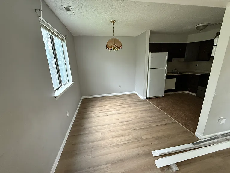 2400 Bayberry Ct — Photo 4