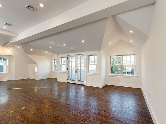 5th image of 1 Brook St #B