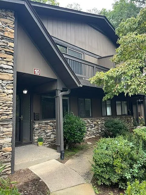 88 Laurelwood Cir W #10