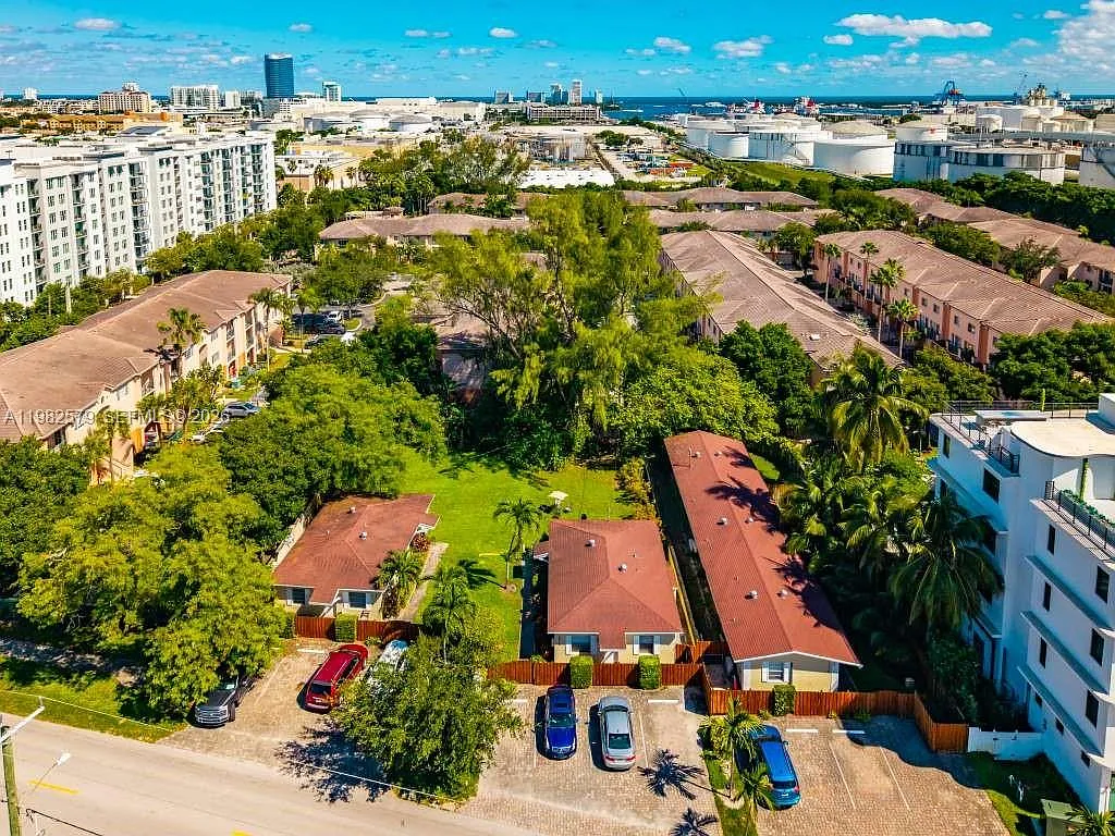 Everglade Land Sales Co — Photo 1
