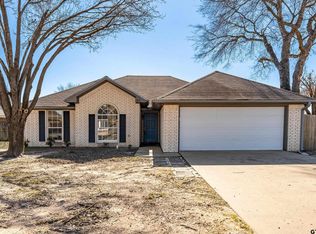 917 Redbud Ln, Bullard, TX 75757