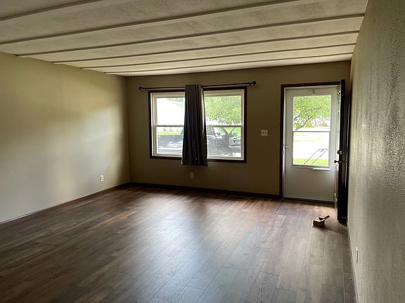 2nd image of 492 Bisaillon Ave