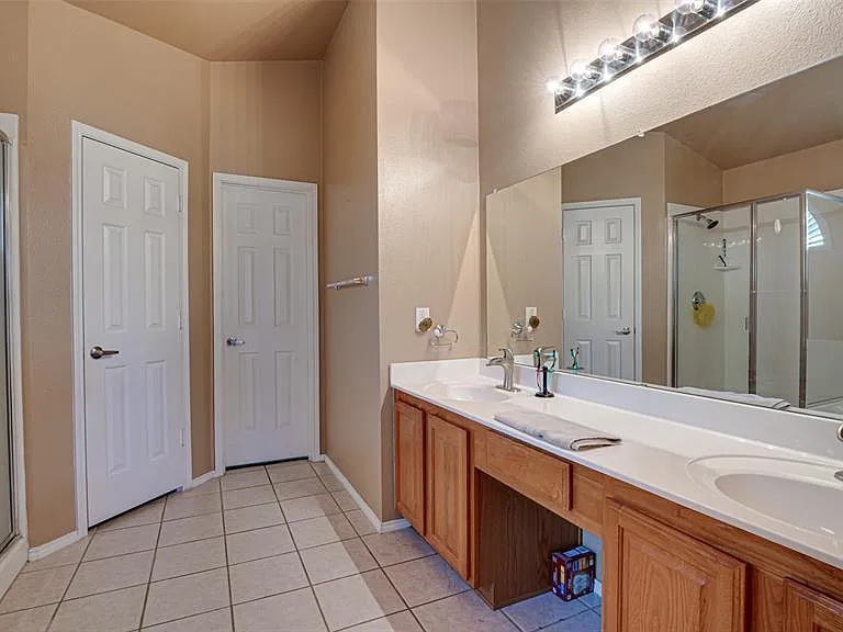 2624 Winterberry Ln — Photo 12