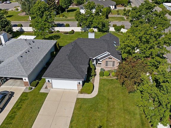 2nd image of 2402 S Early Dawn Ln