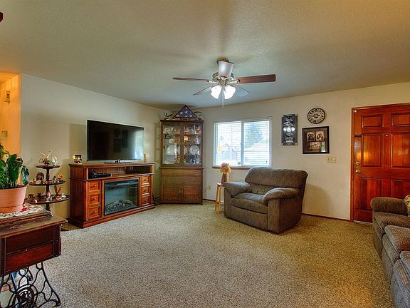 4th image of 4612 E Monte Vista Ave