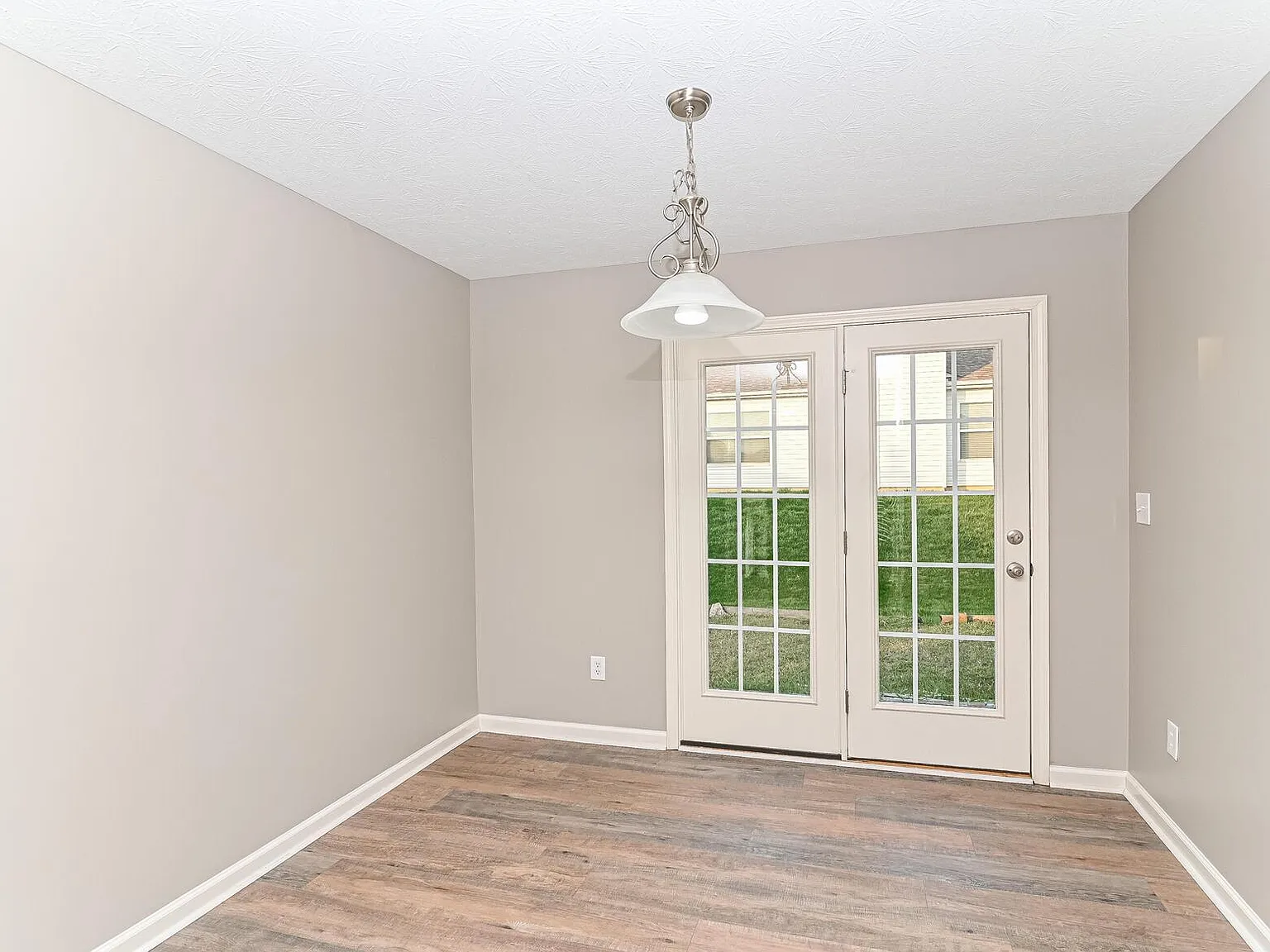 3 bed, 1254 sqft, $1,900 — Photo 3