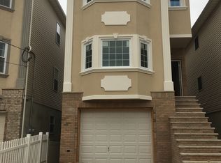 21 Davis St, Harrison, NJ 07029