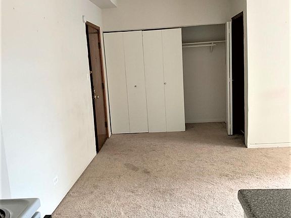4th image of 5722 N Winthrop Ave #207