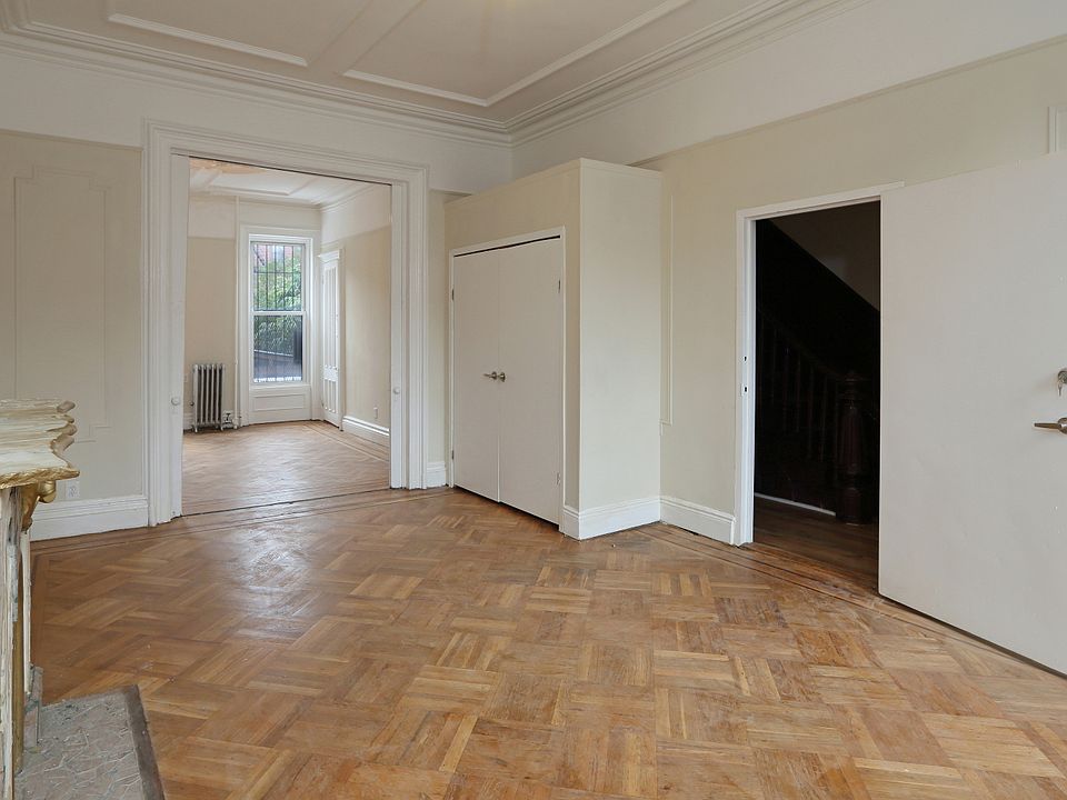 1st image of 292 Putnam Ave #2