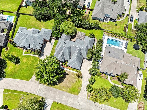 4th image of 413 Bridalwood Dr