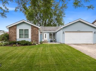 20010 S Pine Hill Rd, Frankfort, IL 60423