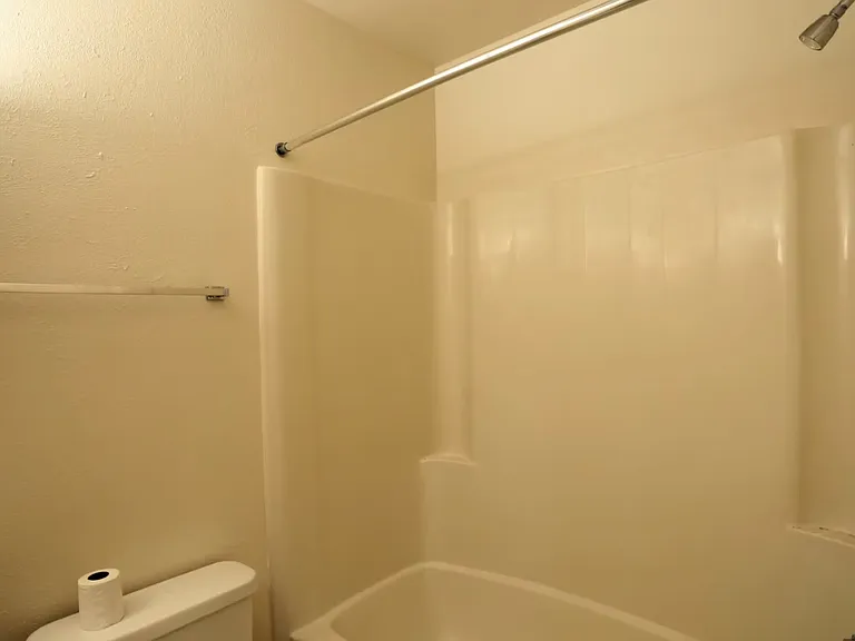 Eastwyck Apartments — Photo 9