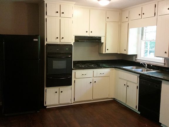 Eat-in Kitchen