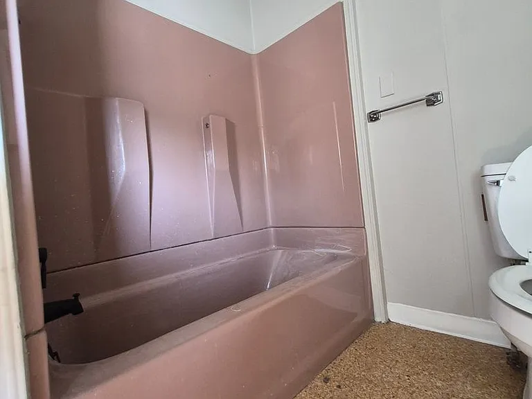 250 S Poplar St — Photo 12